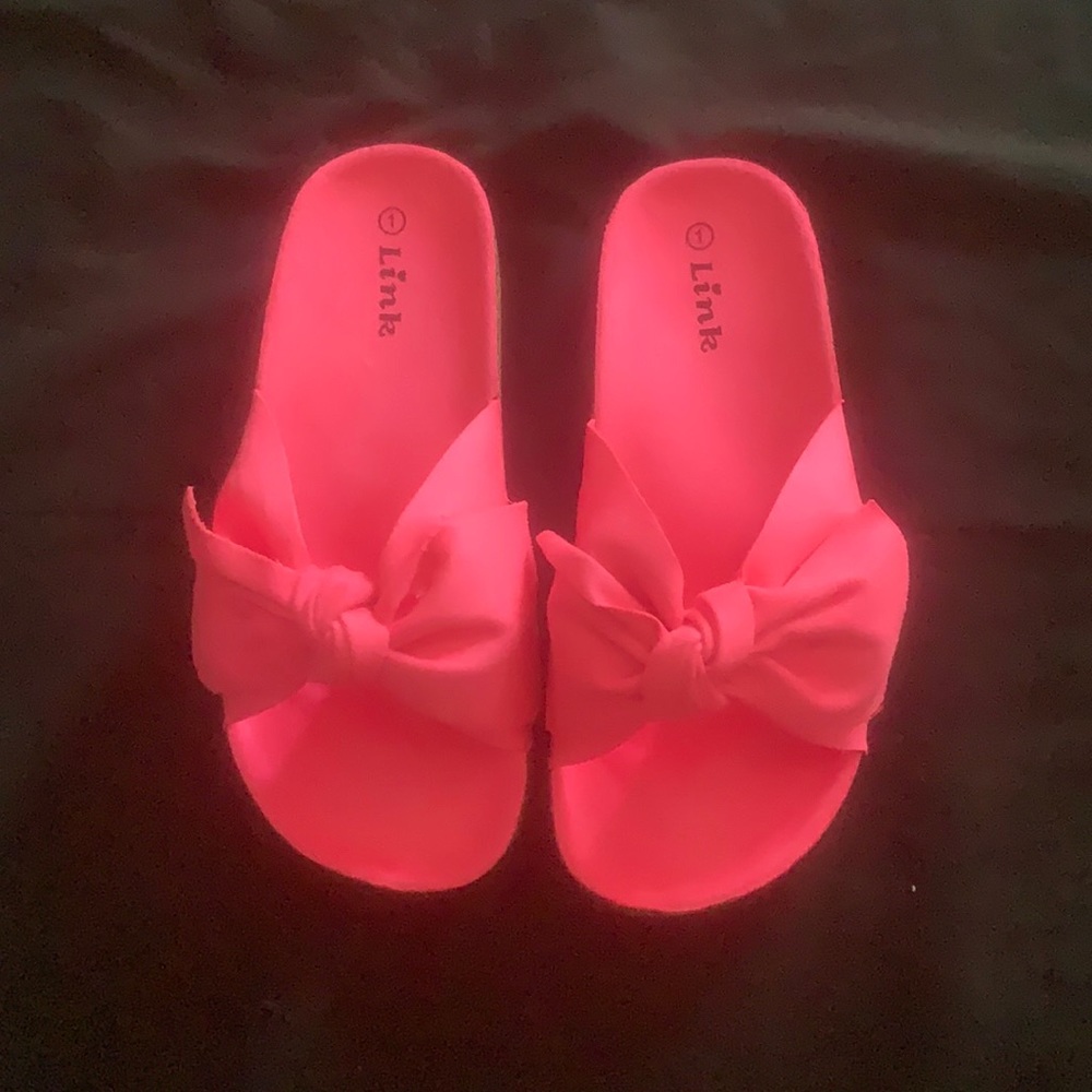 Cute little pink Sandals never been worn.